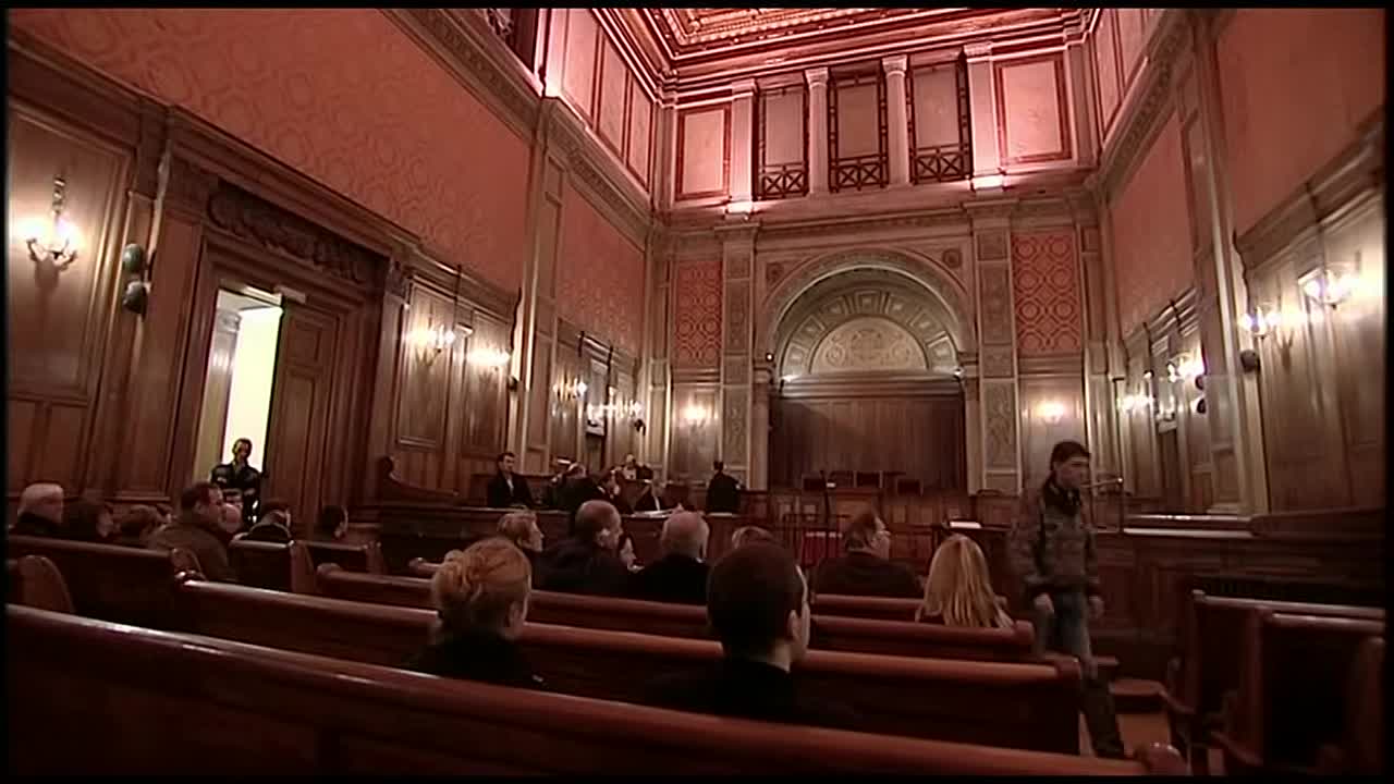 Elle Étrangle Et Poignarde Son Enfant