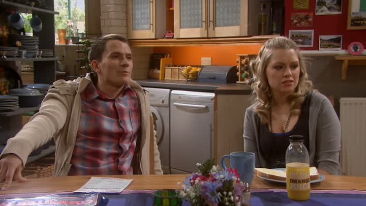 My Family (2000) - S11E06 - Relationship Happens