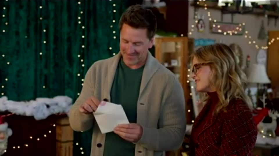 ⁣Bringing Christmas Home 2023 720p WEBRip x264 AAC-