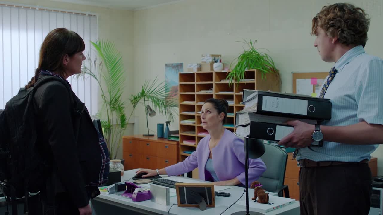 L Employee Du Mois 2021 1080p WEBRip x264 AAC5 1-