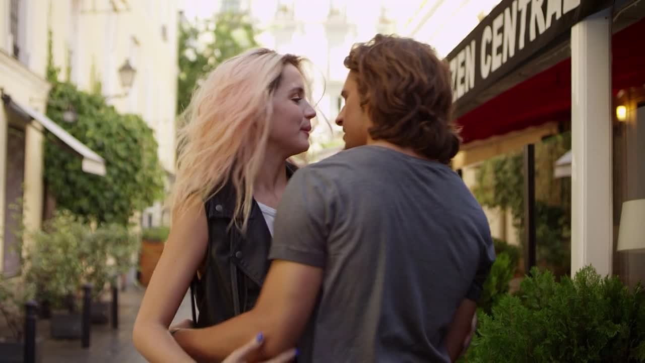 For A Handful Of Kisses 2014 SPANISH HC ENG SUBS 1080p BluRay x264 AAC-