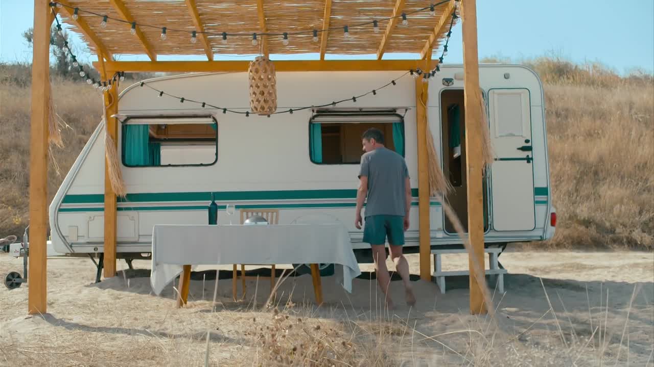 Baietii buni ajung în Rai 2024 ROMANIAN 1080p WEBRip x264 AAC-