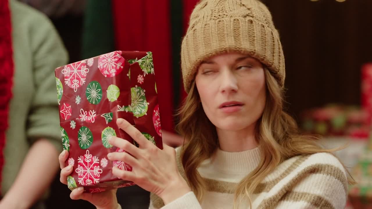 ⁣Meet Me At The Christmas Train Parade 2023 1080p WEBRip x264 AAC5 1-