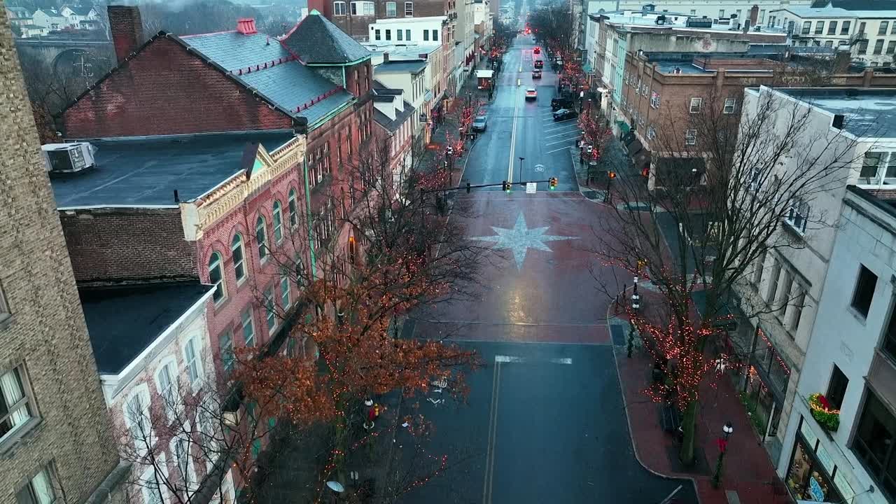 Christmas Wreaths And Ribbons 2024 1080p WEBRip x264 AAC-