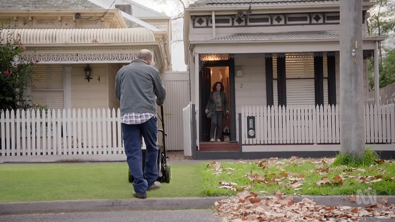 Fisk-S03E01-Bees in the Hive