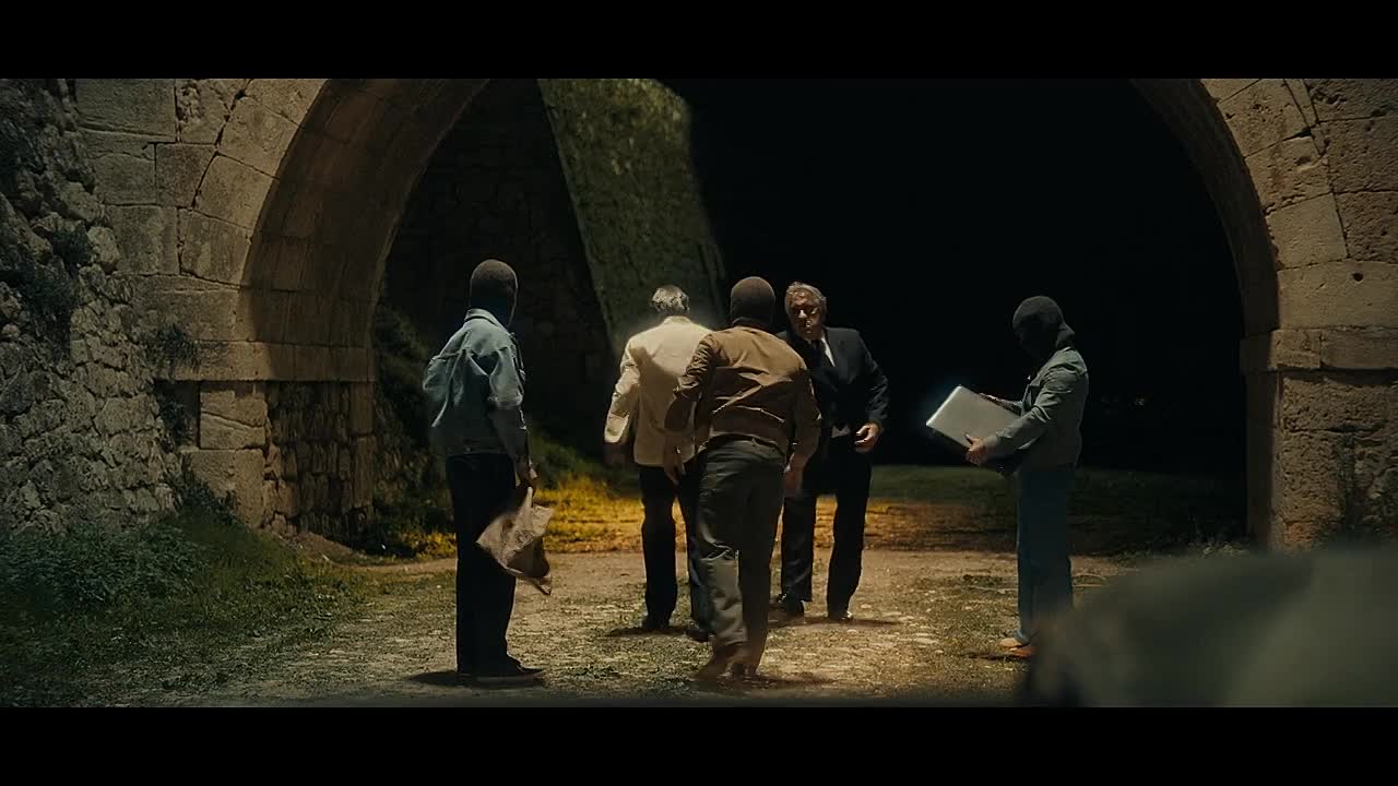 ⁣Bank Under Siege S01E04 -Number 01