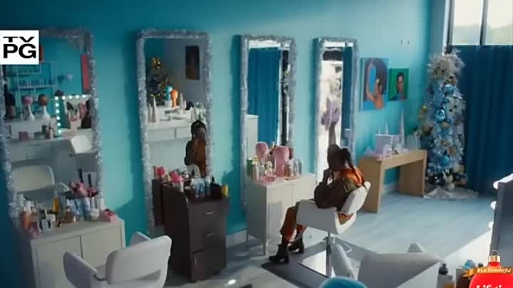 A Very Merry Beauty Salon (2024)