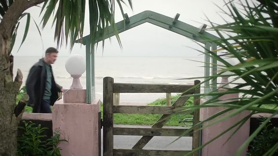 ⁣Bad Sisters S02E05 Boom