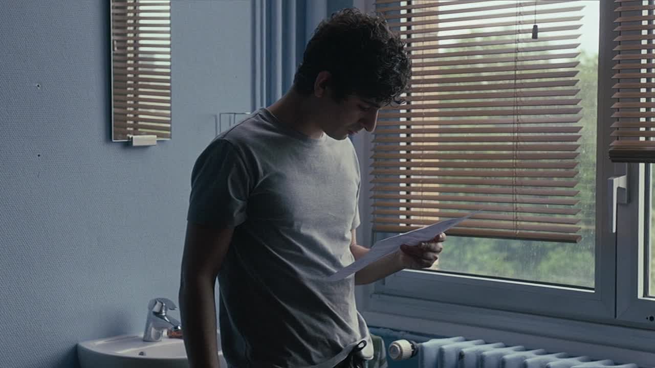 Six Pieds Sur Terre 2024 French 720P WEBRIP x264-Wawacity click