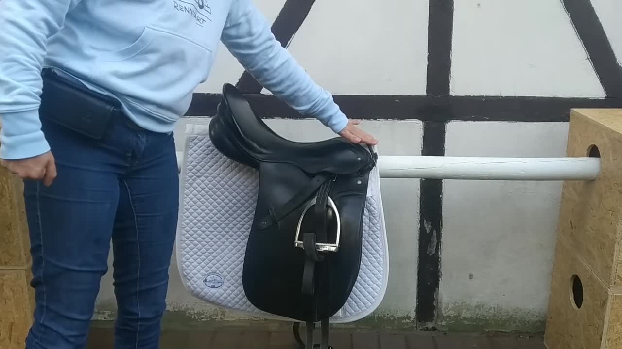 Dressur-, Spring-, Vielseitigkeitssattel (1080p_30fps_H264-128kbit_AAC)