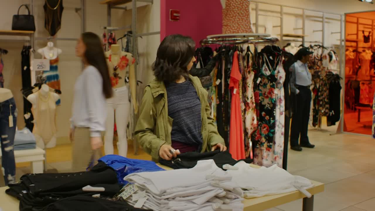 Sneaky Pete S02E01 The Sinister Hotel Room Mystery