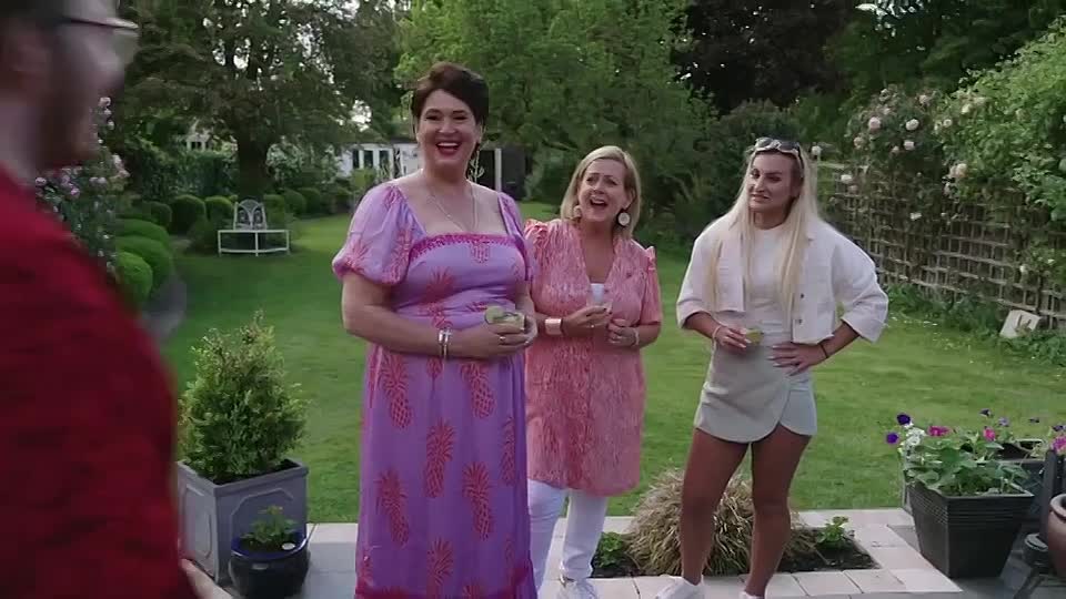 ⁣Come Dine With Me S2025E04