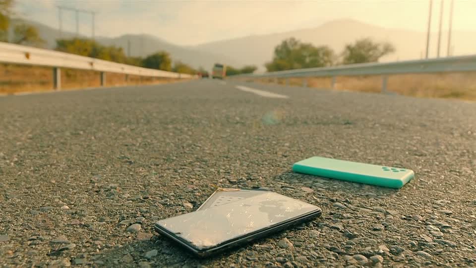 Desconectados 1 2022 SPANISH HC ENG SUBS 720p WEBRip x264 AAC5 1-