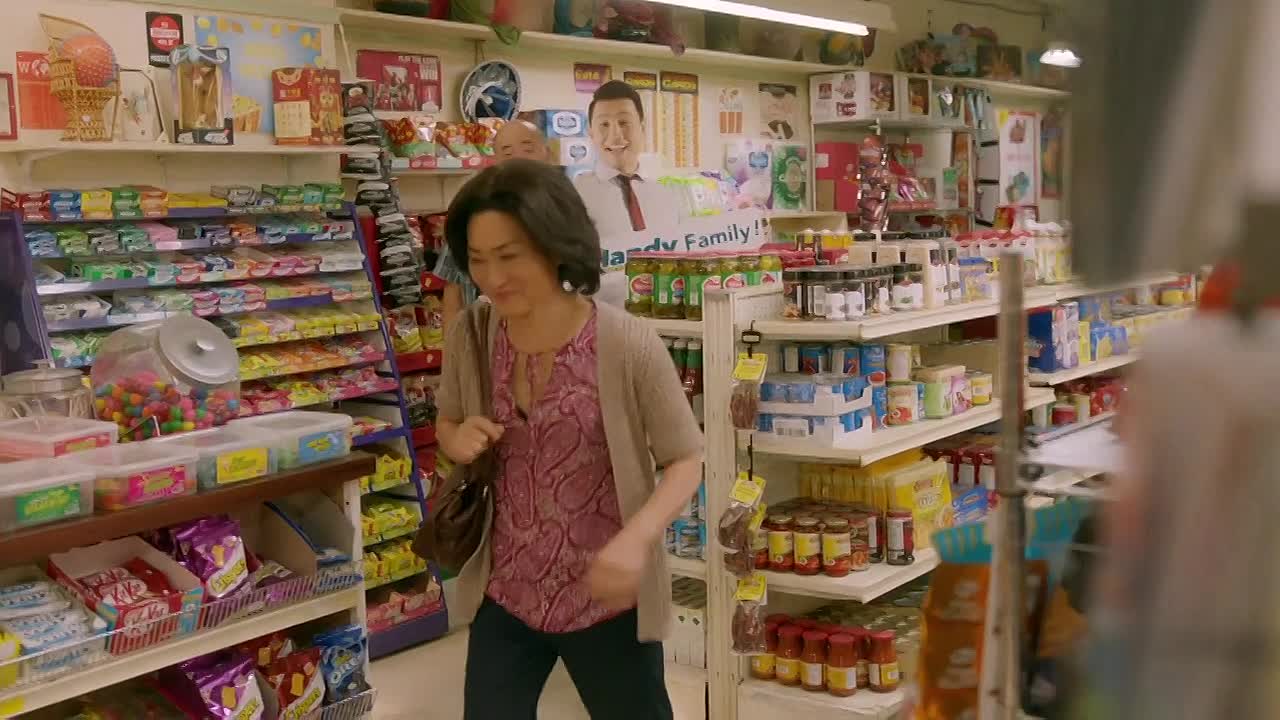 ⁣Kims Convenience S02E04 Cardboard Jung