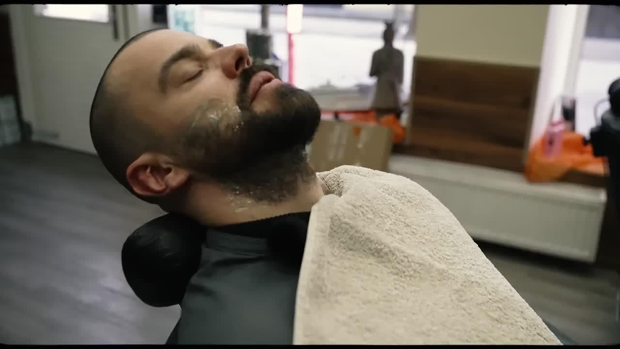 ⁣Nikita Miller ¦ Deutsch-Russisch-Sprachkurs [Hamburg -Tour Part II] (1080p_30fps_H264-128kbit_AAC)