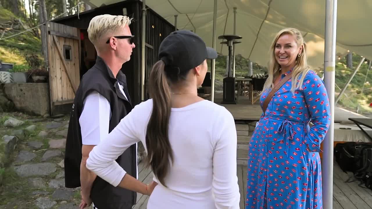 Around The World In First Class S01E03