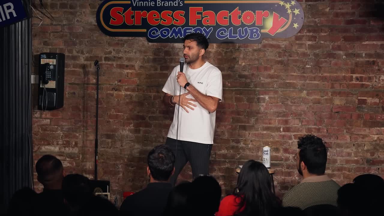 ⁣Nimesh Patel - NO PORK HALAL CHINESE FOOD (2160p_30fps_AV1-128kbit_AAC)