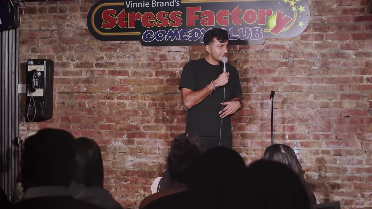 Nimesh Patel- It's Dark and Patel is Hot (2160p_30fps_AV1-128kbit_AAC)