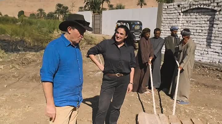 Bradley Walsh -Egypt's Cosmic Code S01E03