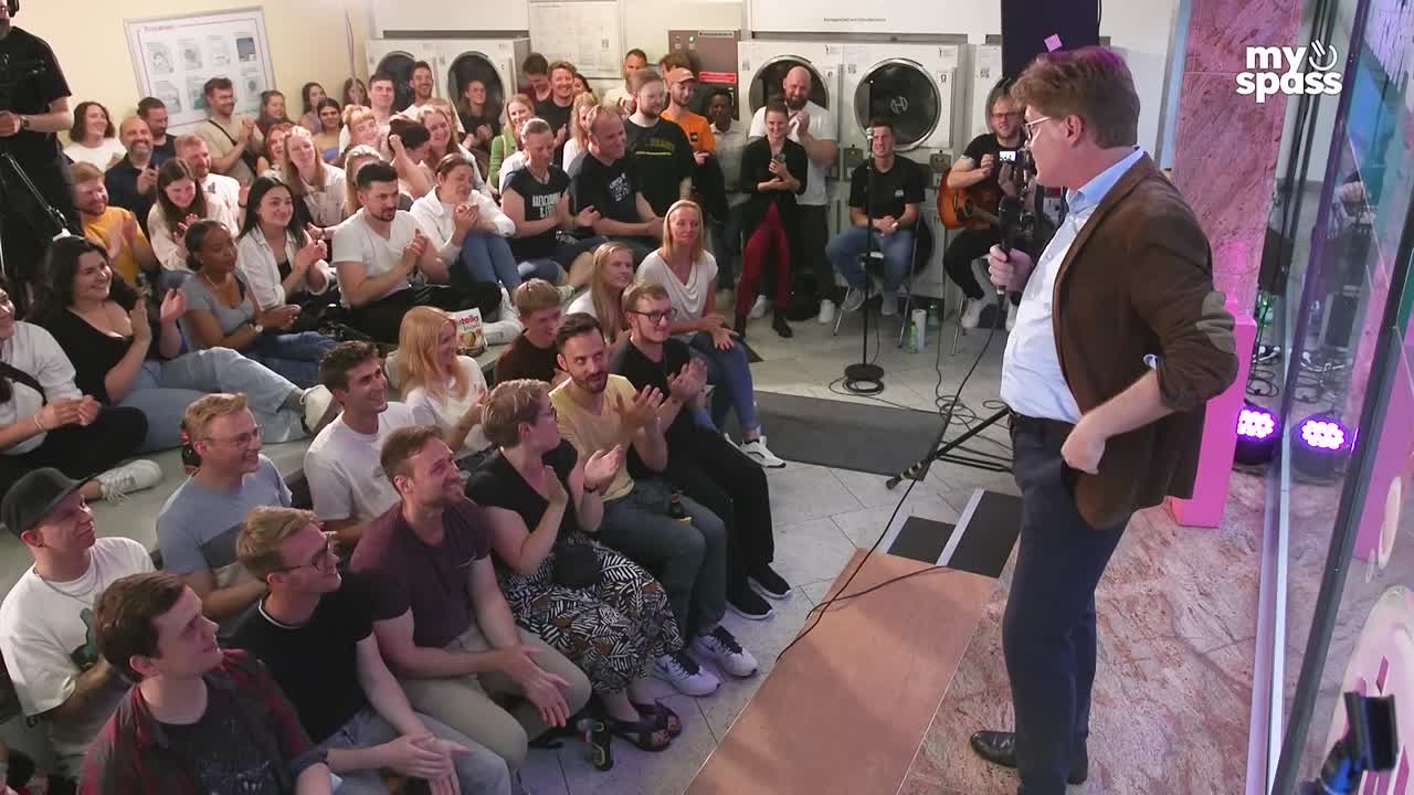 Herr Schröder der Korrekturensohn ¦ Empfehlung aus der Redaktion (1080p_25fps_H264-128kbit_AAC)