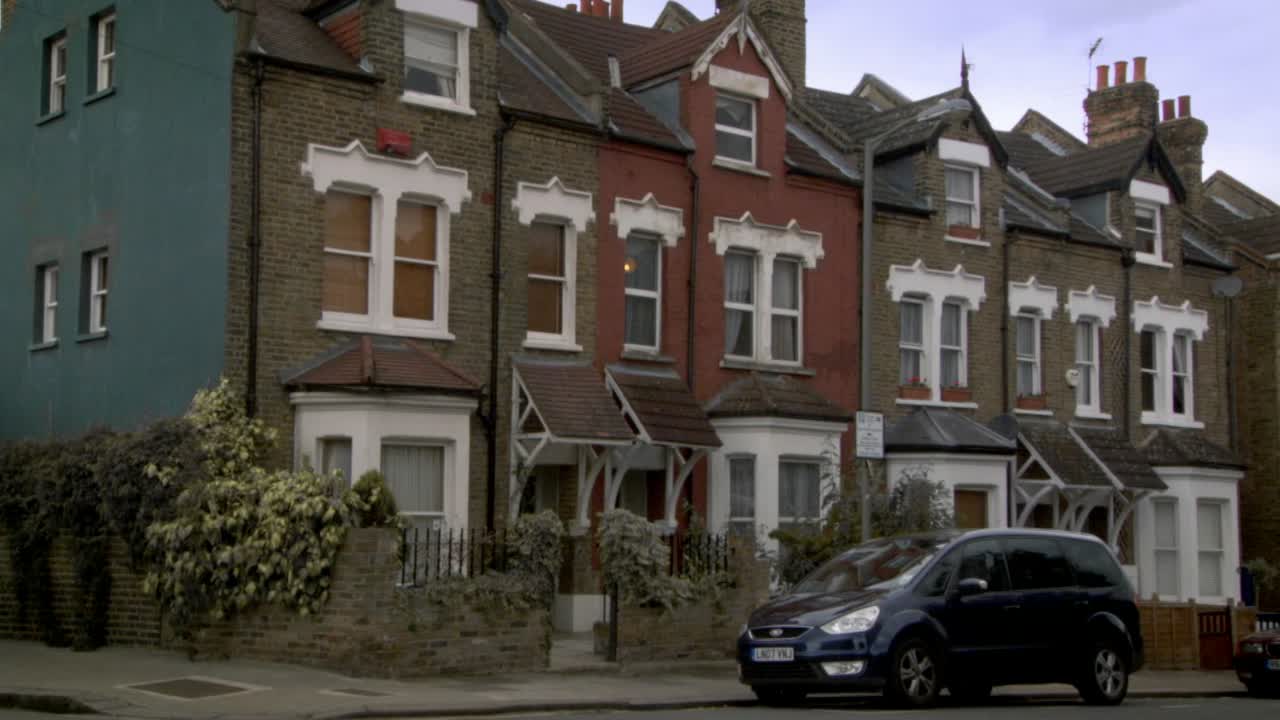 Outnumbered (2007) - S00E11 - The Broken Santa (Christmas Special 2011)