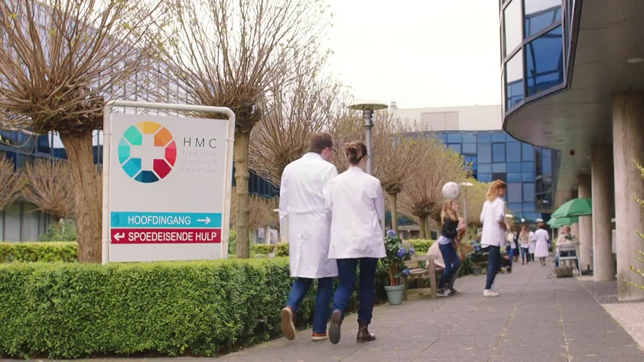 Huisvrouwen Bestaan Niet 2017 DUTCH HC ENG SUBS 1080p BluRay x264 AAC5 1-