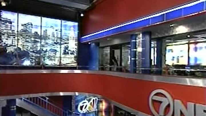 ⁣Saturday Night Live - S29E14 - Colin Firth, Norah Jones