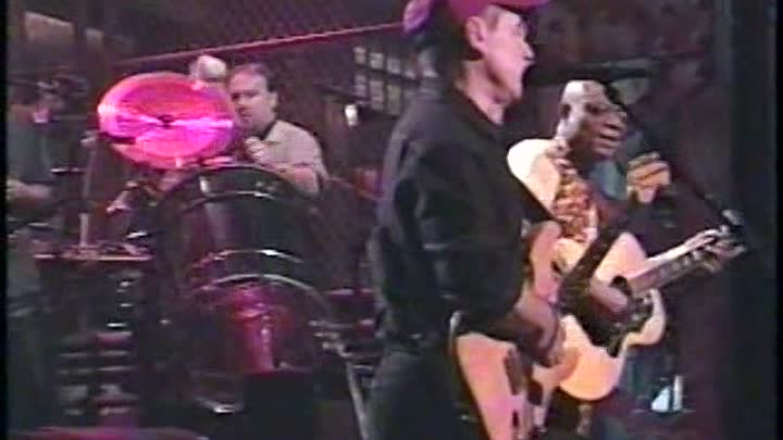 ⁣Saturday Night Live - S26E04 - Charlize Theron, Paul Simon