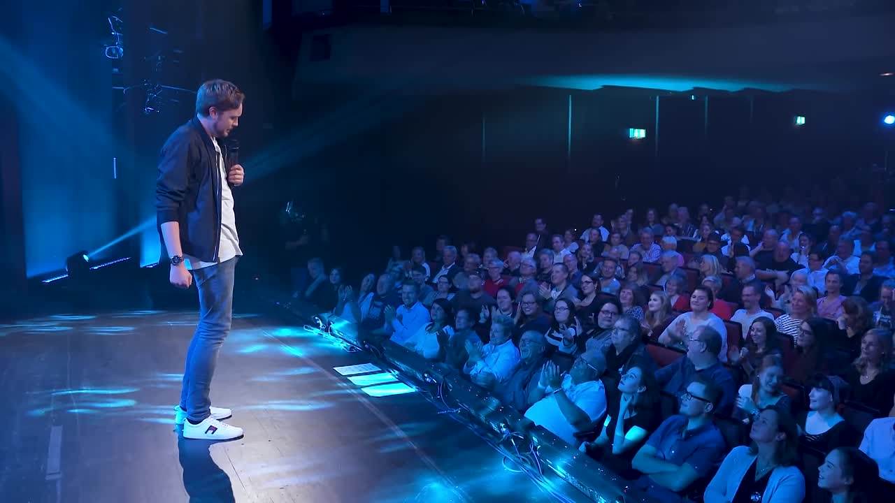 08 Schwimmunterricht im Fußpilzbunker ¦ Bastian Bielendorfer (1080p_25fps_H264-128kbit_AAC)