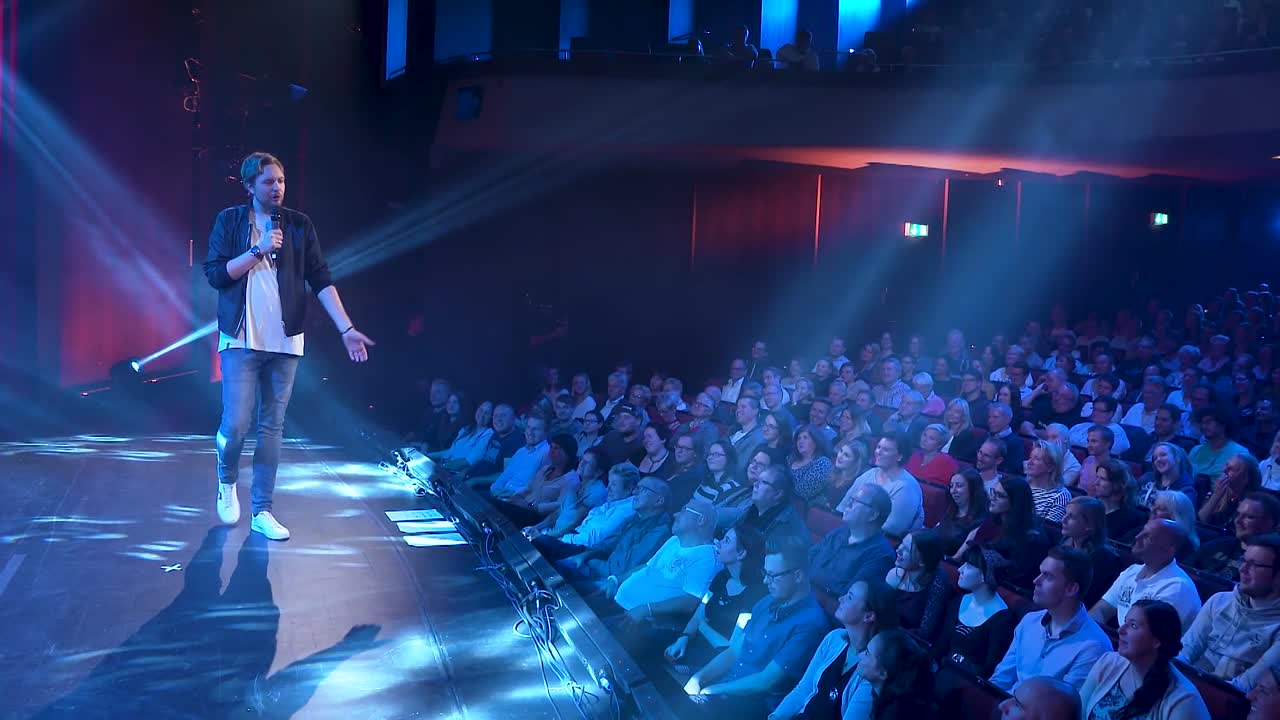 11 Mit den Eltern im Stripclub ¦ Bastian Bielendorfer (1080p_25fps_H264-128kbit_AAC)