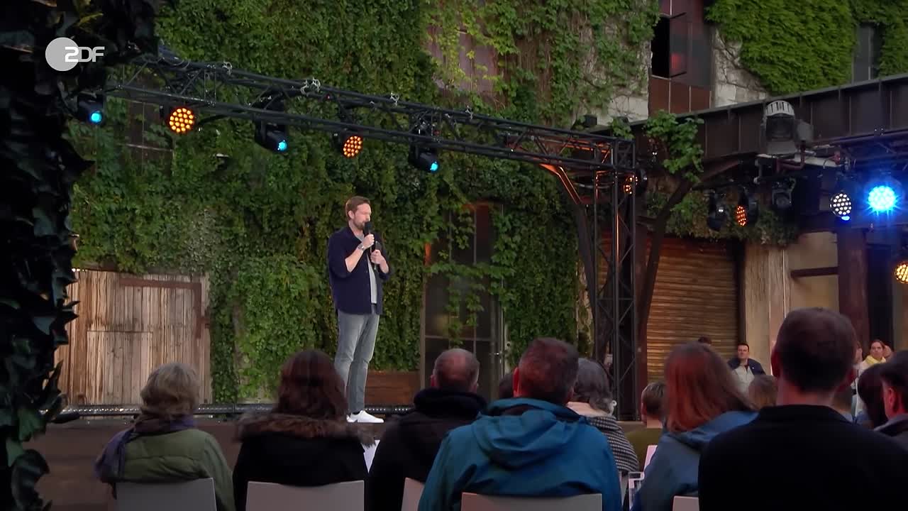 ⁣Bastian Bielendorfer wird zum Erzieher seines Vaters ¦ Comedy Sommer (1080p_24fps_H264-128kbit_AAC)