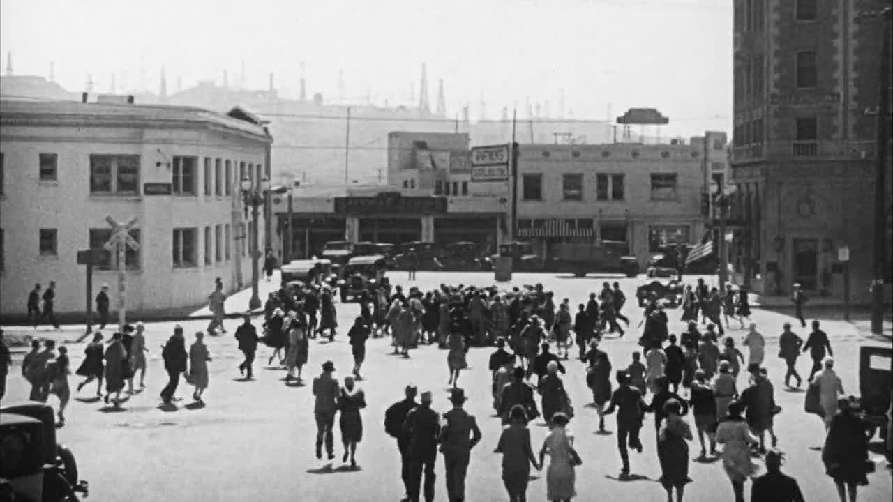 ⁣Putting Pants On Philip 1927 1080p BluRay x264 AAC-