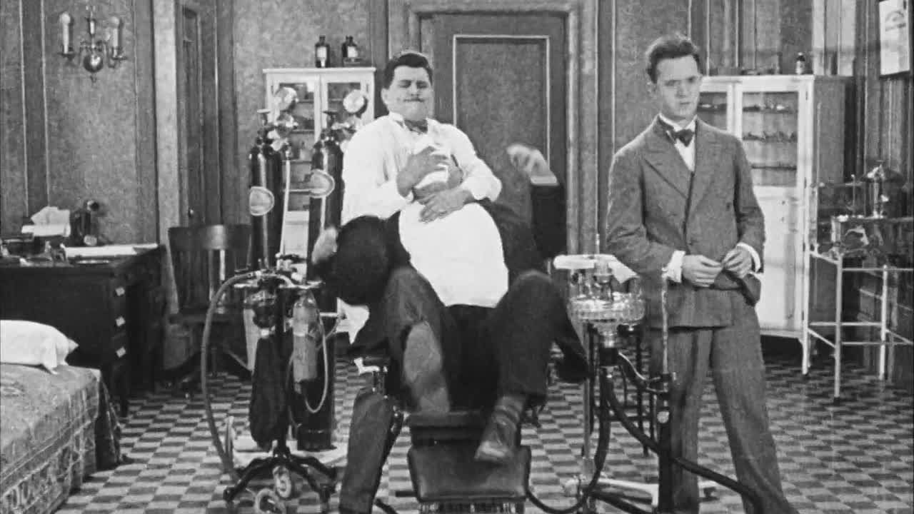 ⁣Leave em Laughing 1928 1080p BluRay x264 AAC-