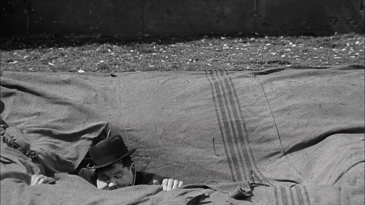 ⁣A Chump At Oxford 1940 1080p WEBRip x264 AAC-