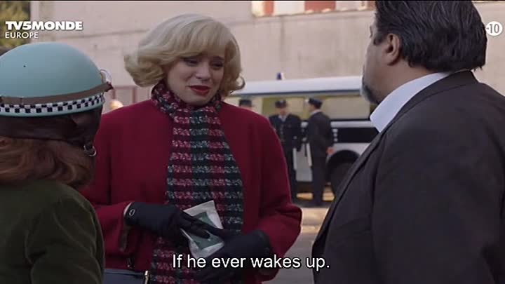 ⁣S02E17 -L'Homme au complet marron