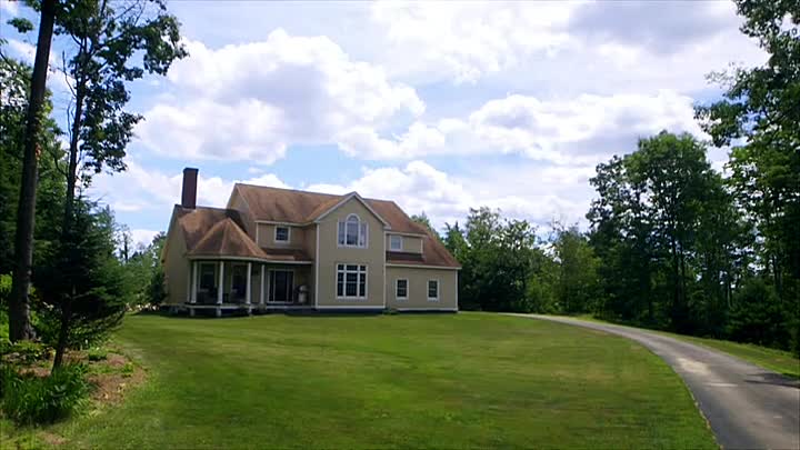 Unraveled S01E01 -Love Lies Bleeding (2015)