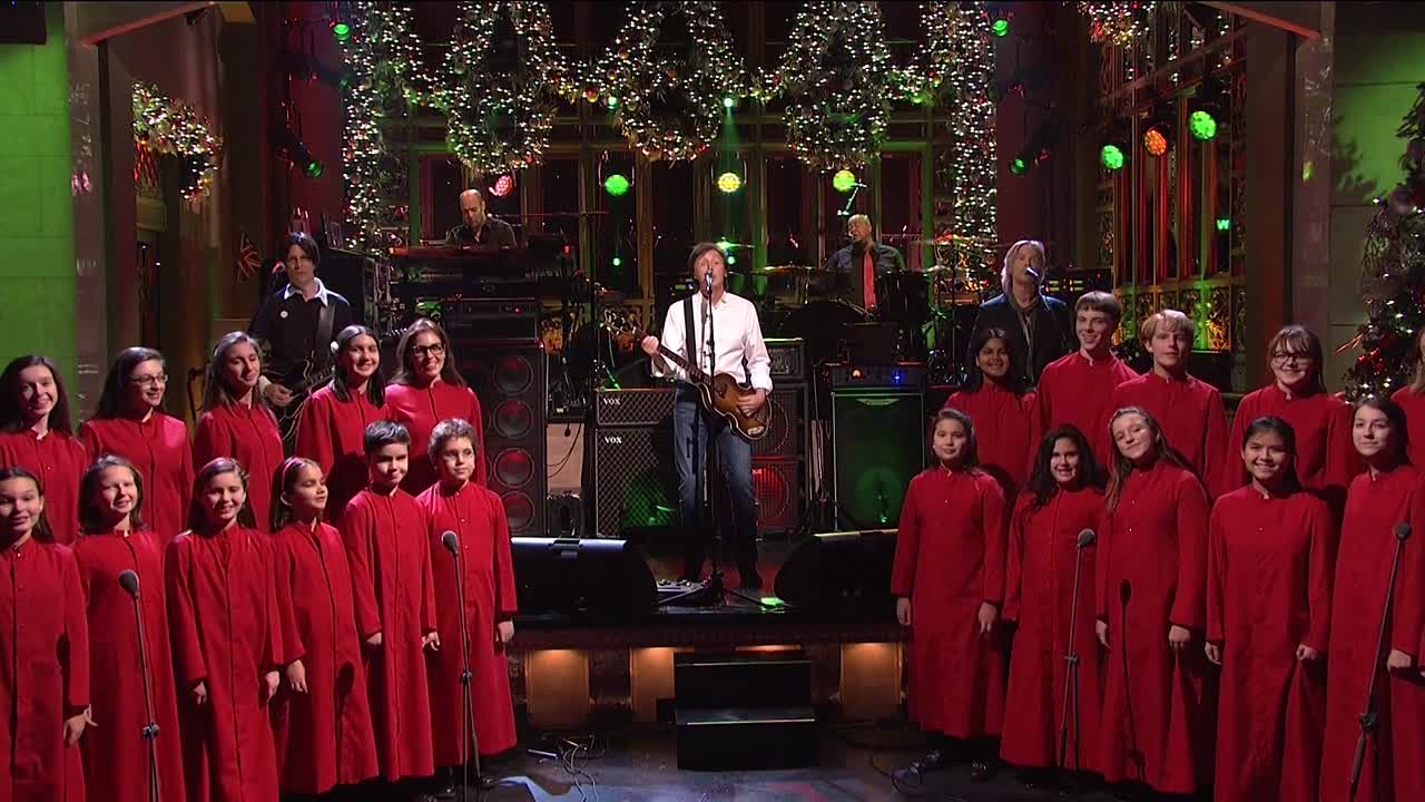⁣Holiday Pageant - Paul McCartney (starts lame then Paul plays with hsi band)