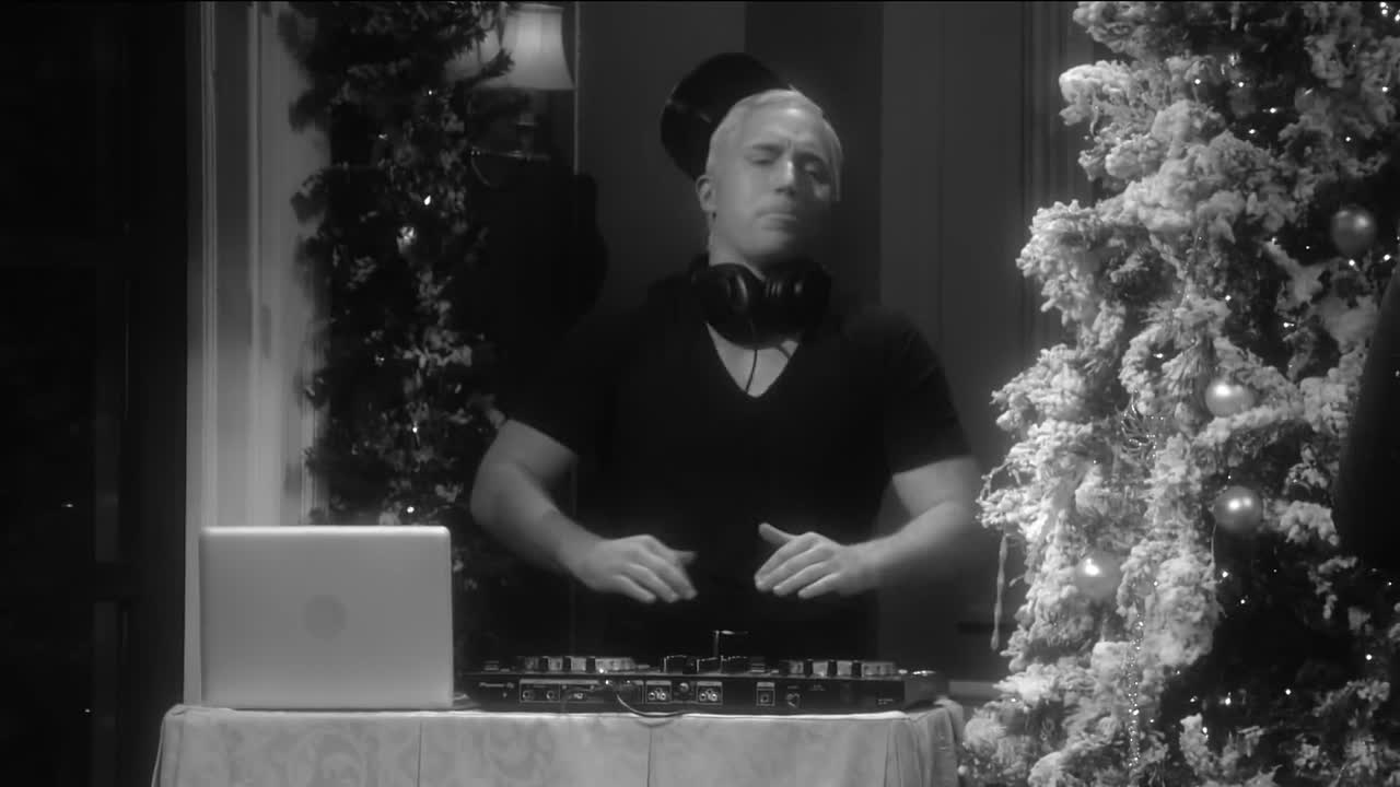 ⁣It's a Wonderful Trump Cold Open