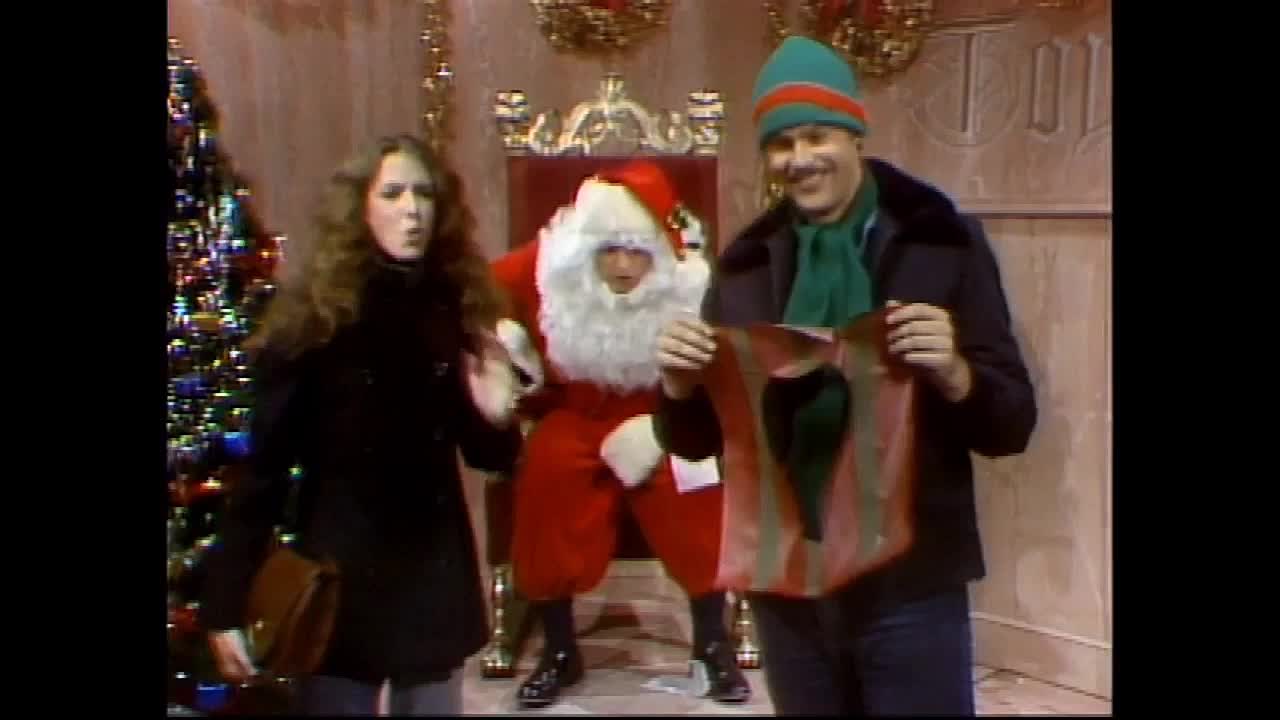 ⁣Santi-Wrap (Dan Akroyd and Lorraine Neuman}