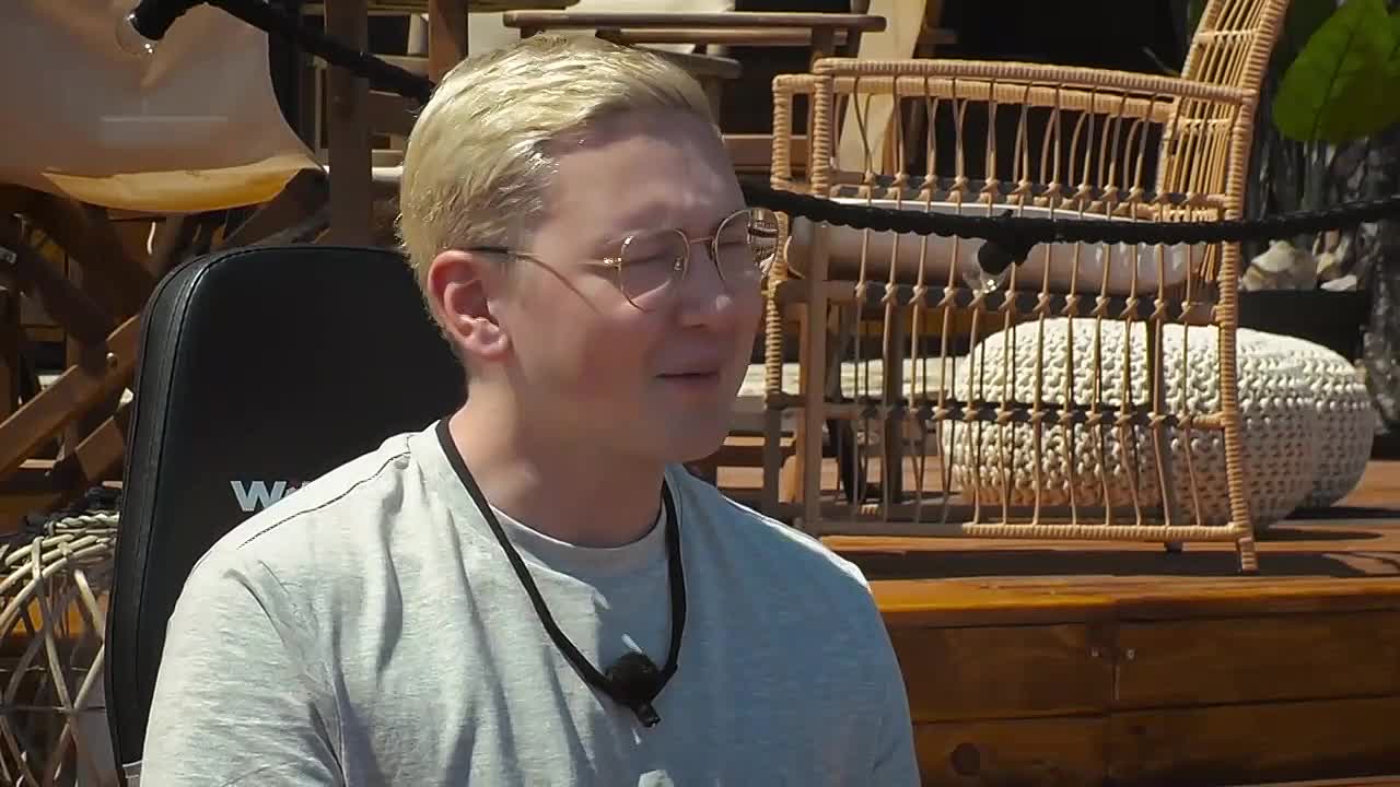 Virgin Island S01E02