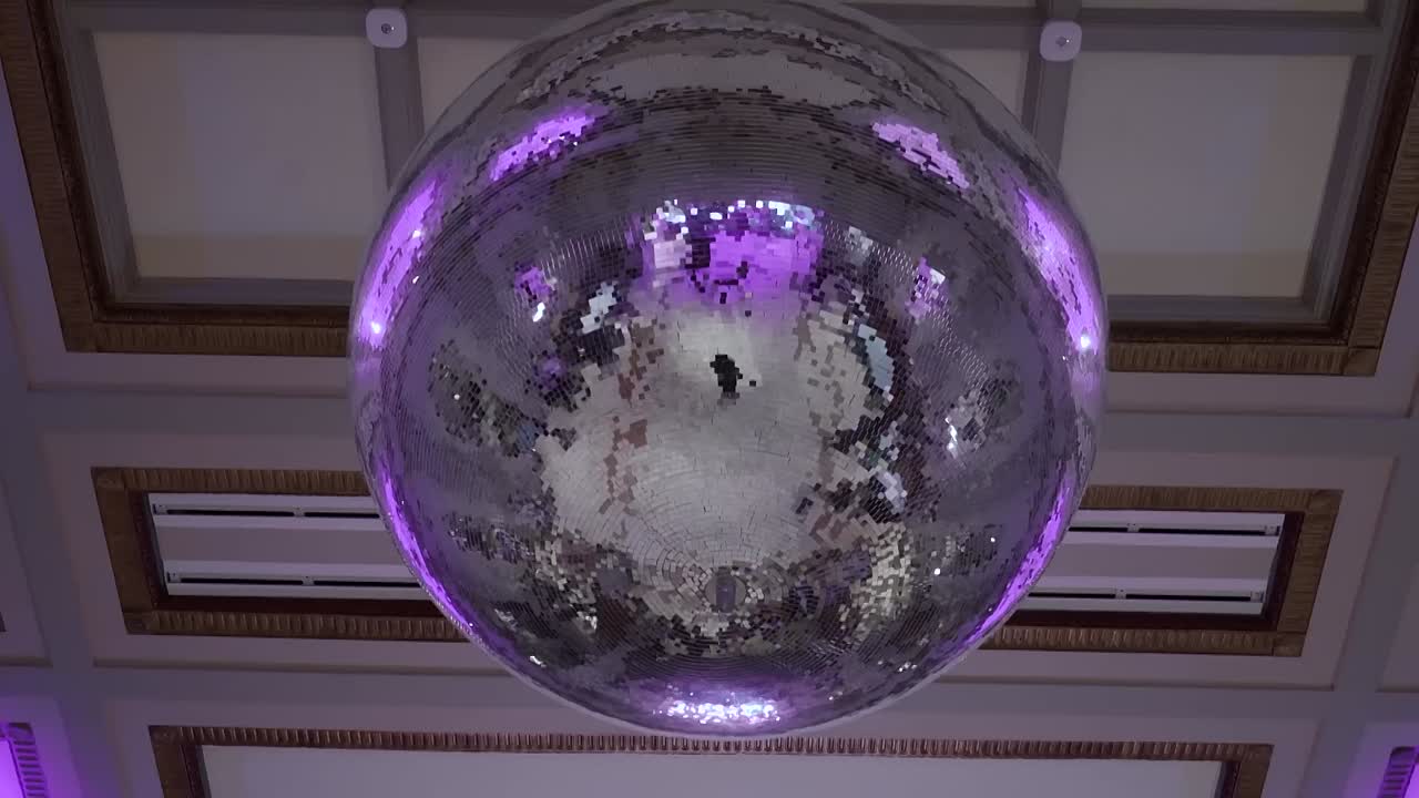 ⁣A I Teachers and Duolingo’s New Plan — What Could Go Wrong¿ (1080p_24fps_H264-128kbit_AAC)