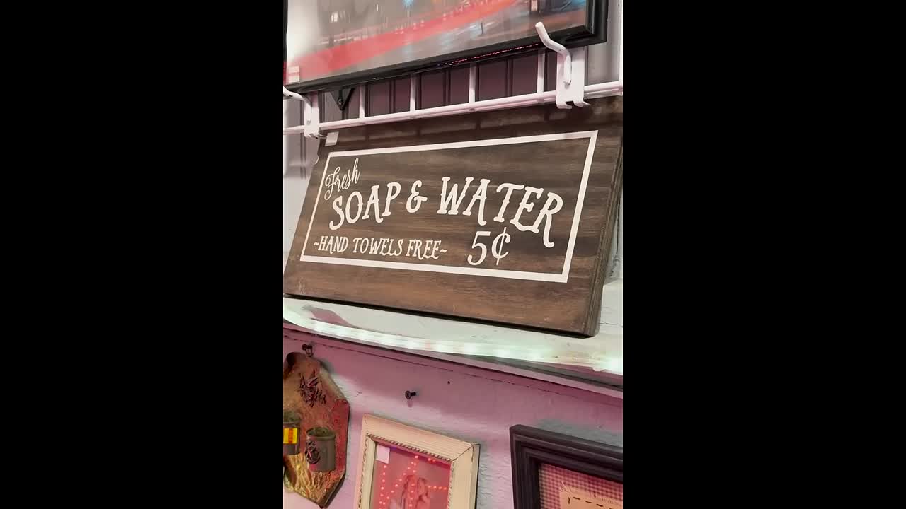 Sydney Sweeney Sells Her Bathwater Men Buy The Fantasy (1080p_24fps_H264-128kbit_AAC)