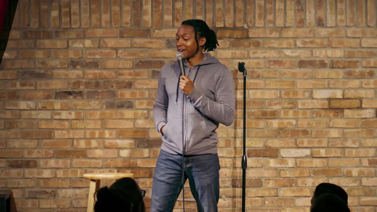 ⁣Man Vs Bear Vs the Internet (2160p_24fps_AV1-128kbit_AAC)