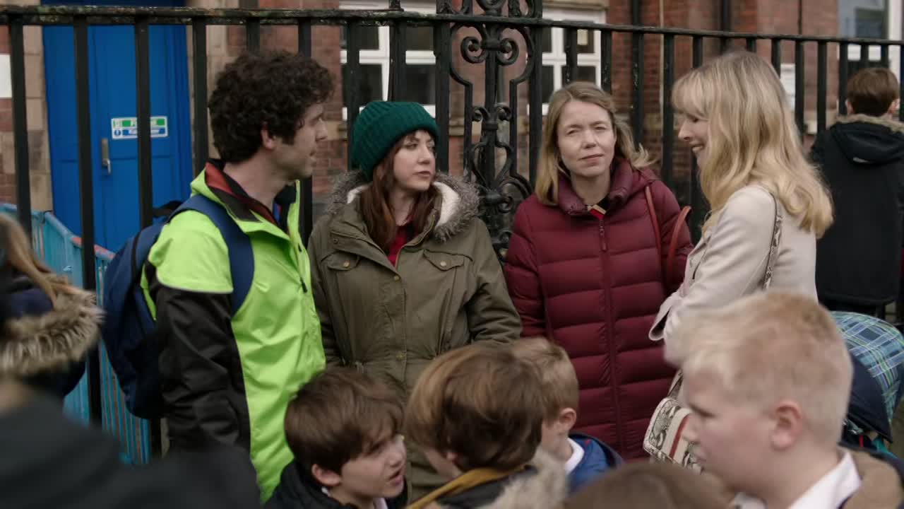 ⁣Motherland S02E01