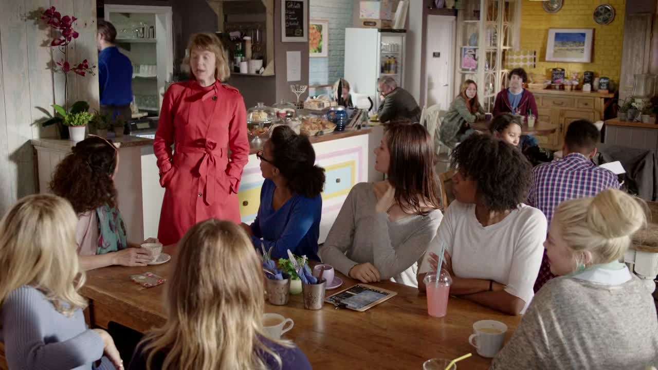 ⁣Motherland S01E01