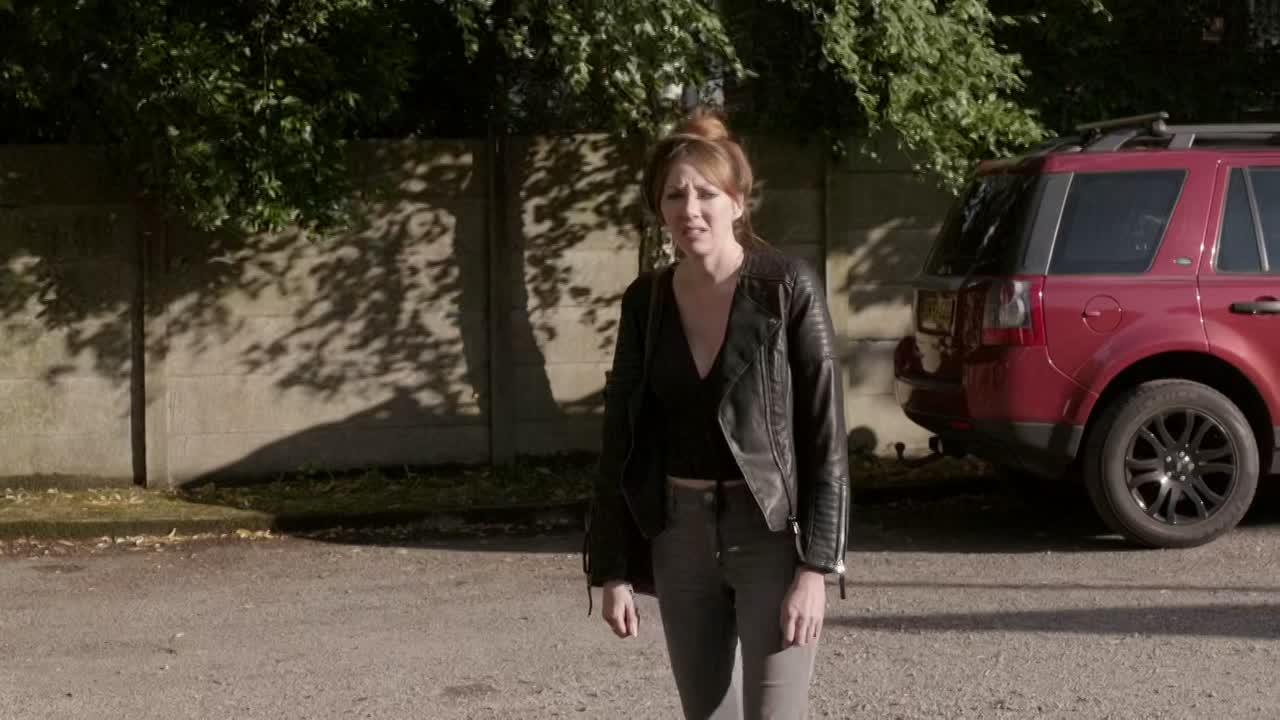 ⁣Motherland S01E03