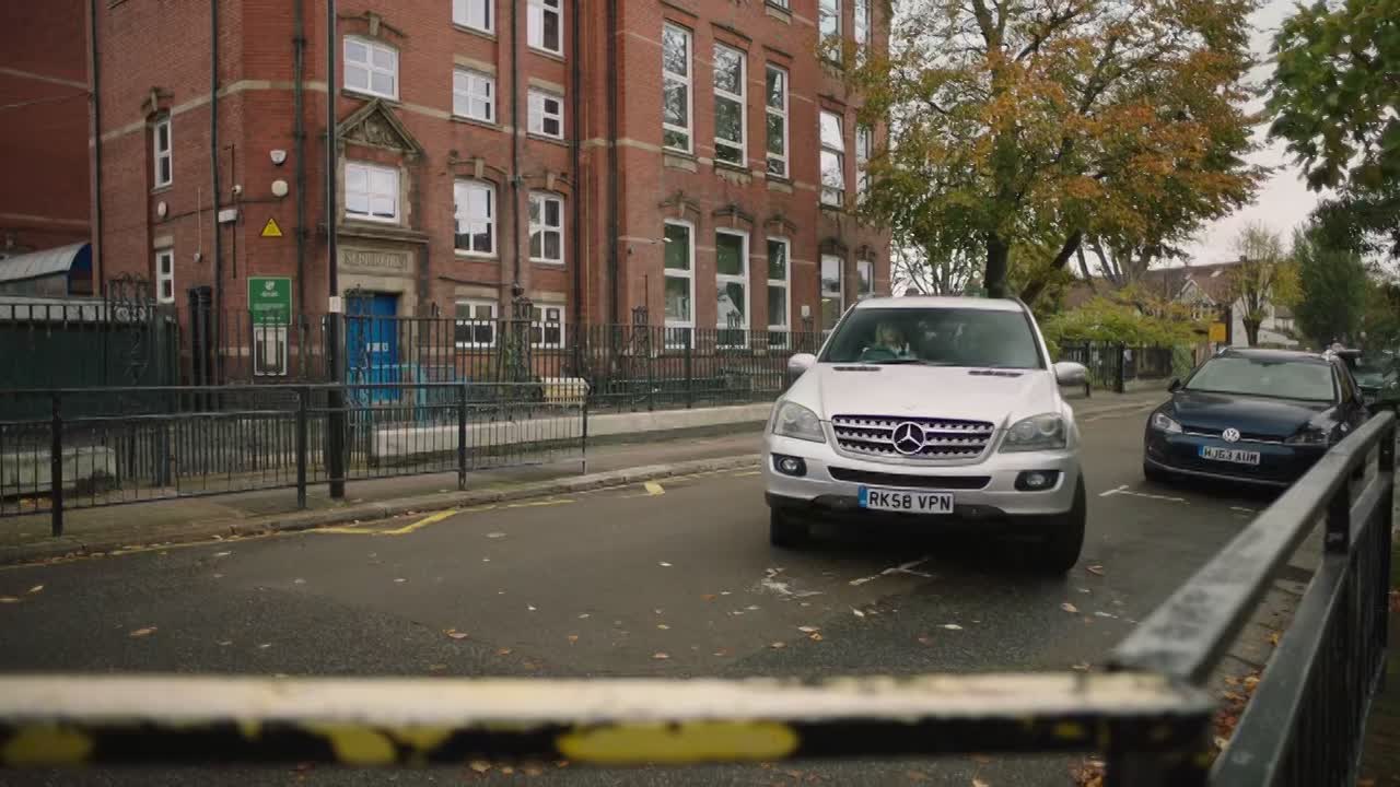 ⁣Motherland S03E05