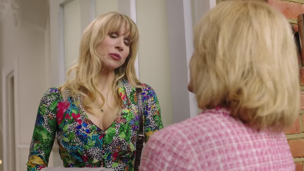 ⁣Motherland S03E03