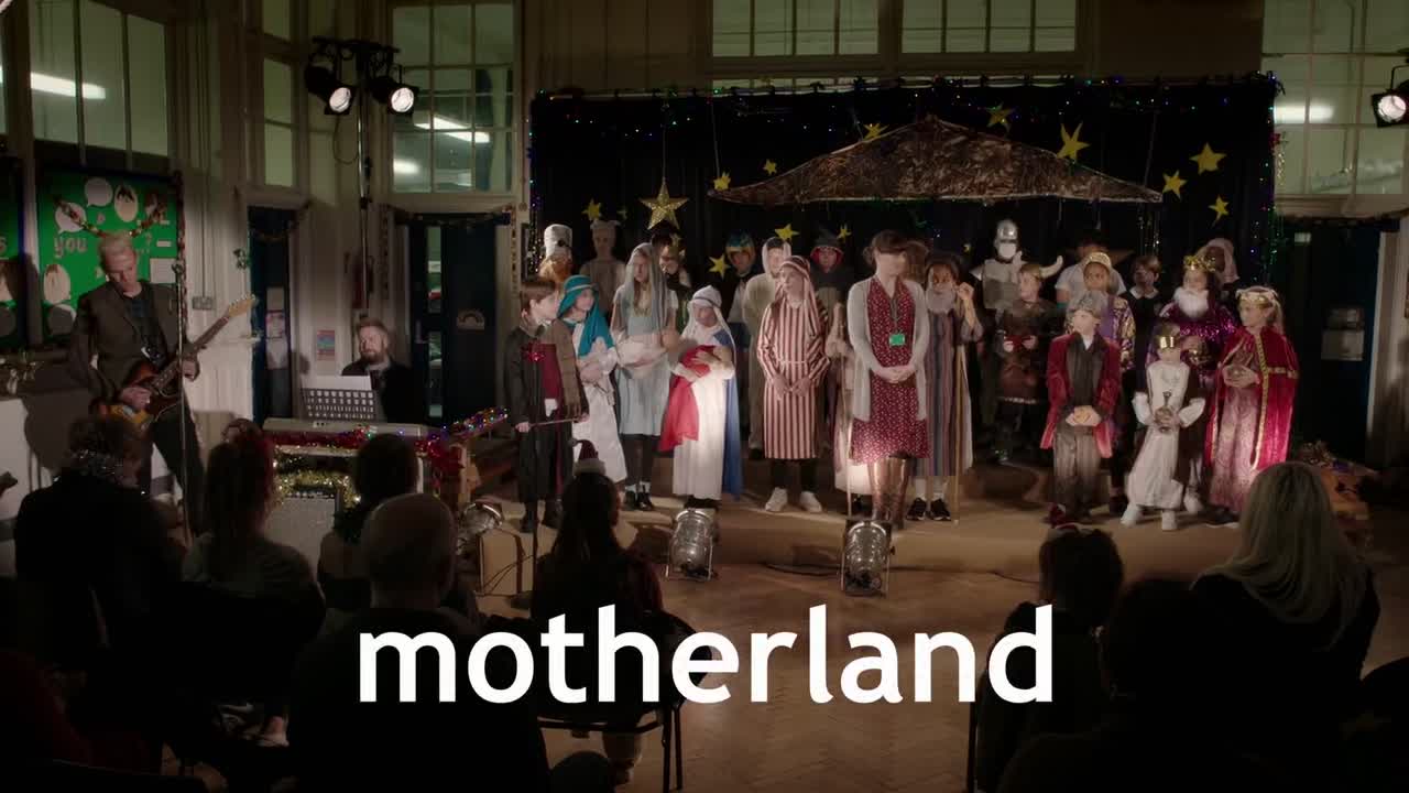 ⁣Motherland S03E00