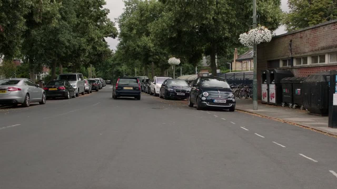 ⁣Motherland S01E04